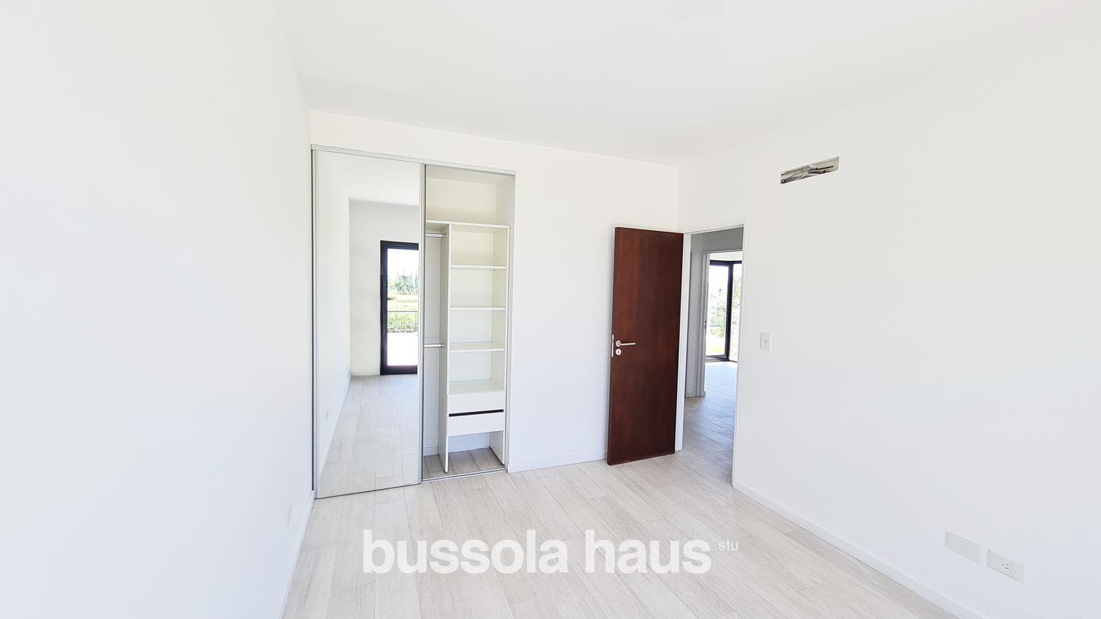 Brand-new house for sale with a view of the golf course in the Cantón neighborhood of Escobar
