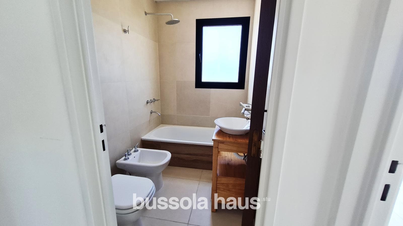 Brand-new house for sale with a view of the golf course in the Cantón neighborhood of Escobar