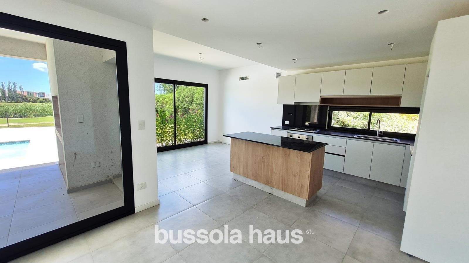 Brand-new house for sale with a view of the golf course in the Cantón neighborhood of Escobar