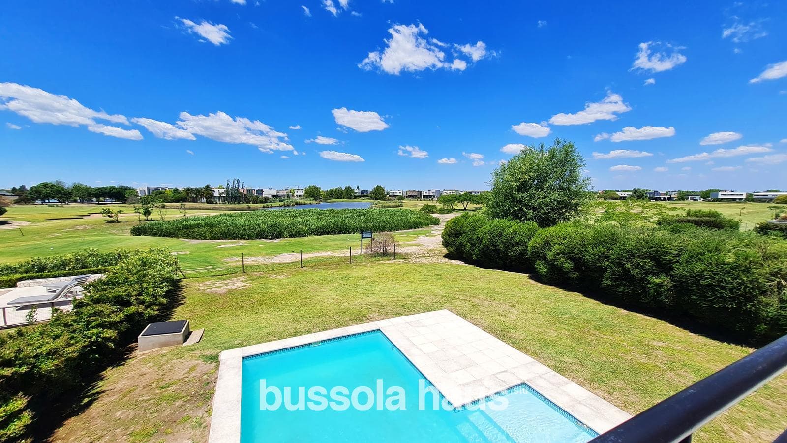 Brand-new house for sale with a view of the golf course in the Cantón neighborhood of Escobar