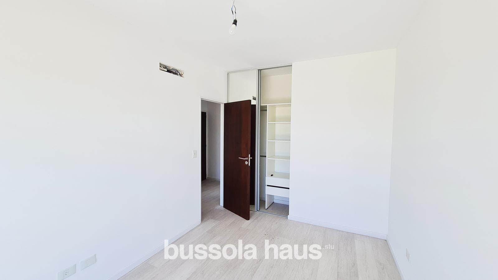 Brand-new house for sale with a view of the golf course in the Cantón neighborhood of Escobar