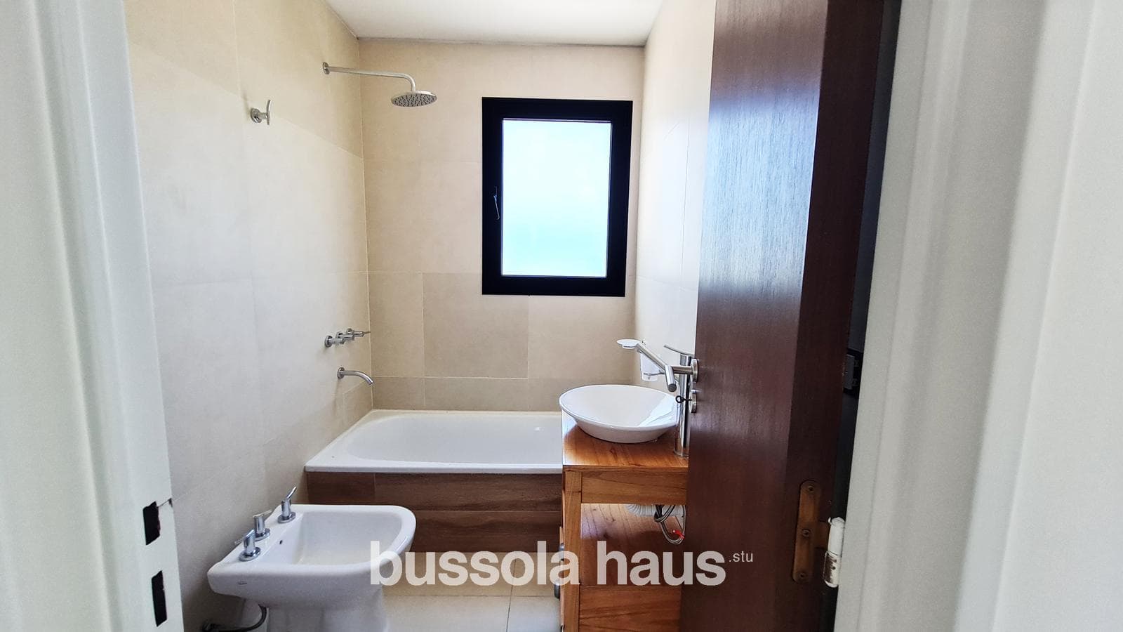 Brand-new house for sale with a view of the golf course in the Cantón neighborhood of Escobar