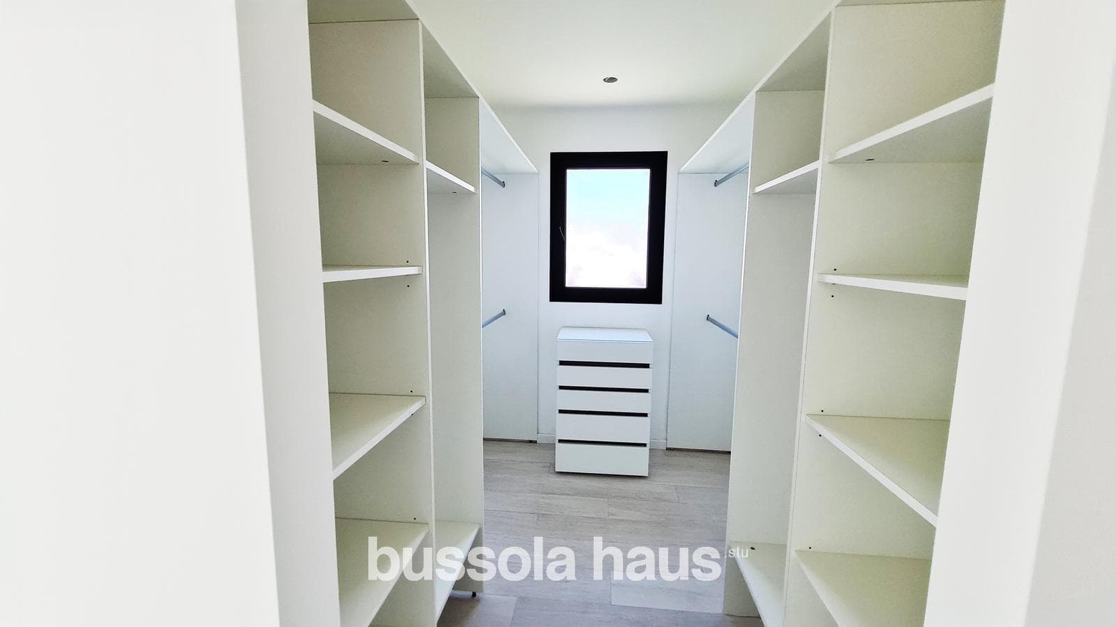 Brand-new house for sale with a view of the golf course in the Cantón neighborhood of Escobar