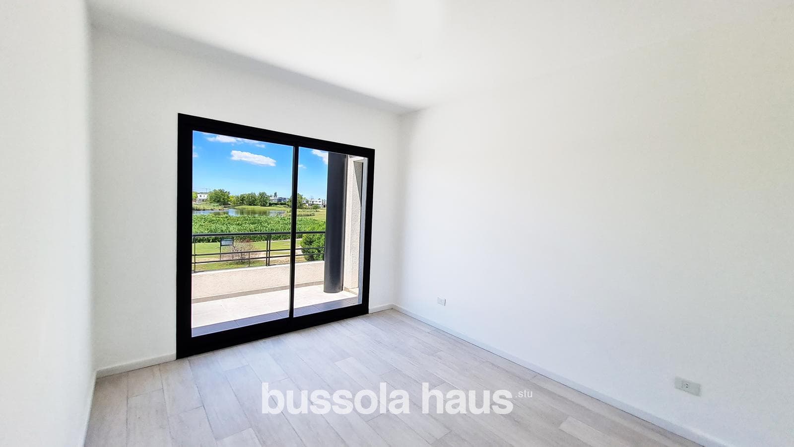 Brand-new house for sale with a view of the golf course in the Cantón neighborhood of Escobar