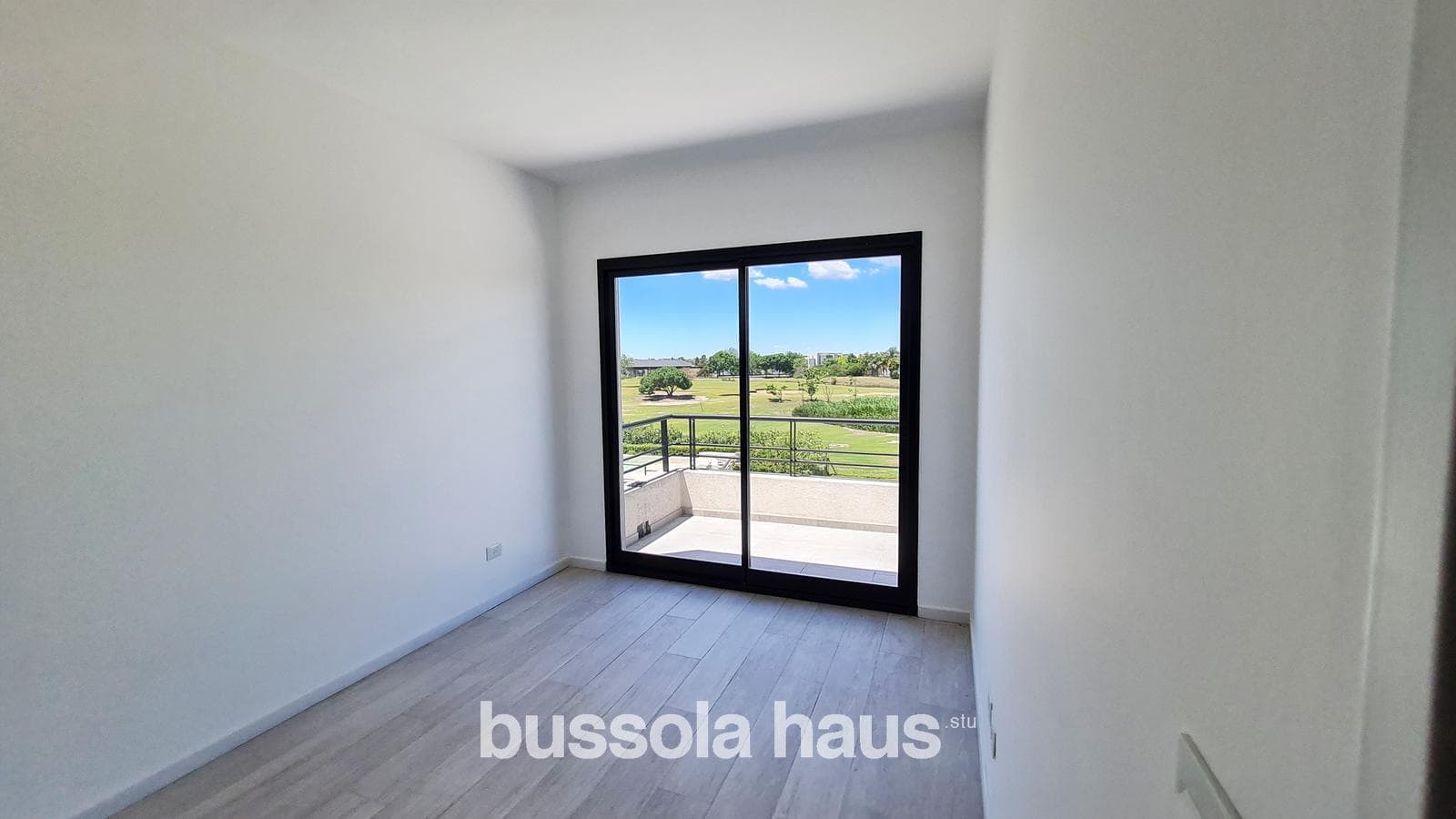 Brand-new house for sale with a view of the golf course in the Cantón neighborhood of Escobar