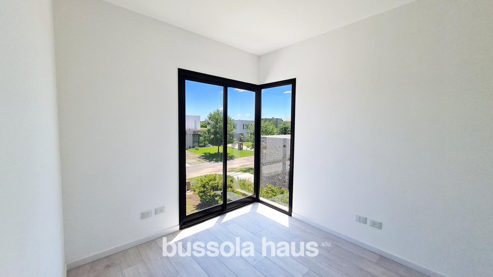 Brand-new house for sale with a view of the golf course in the Cantón neighborhood of Escobar