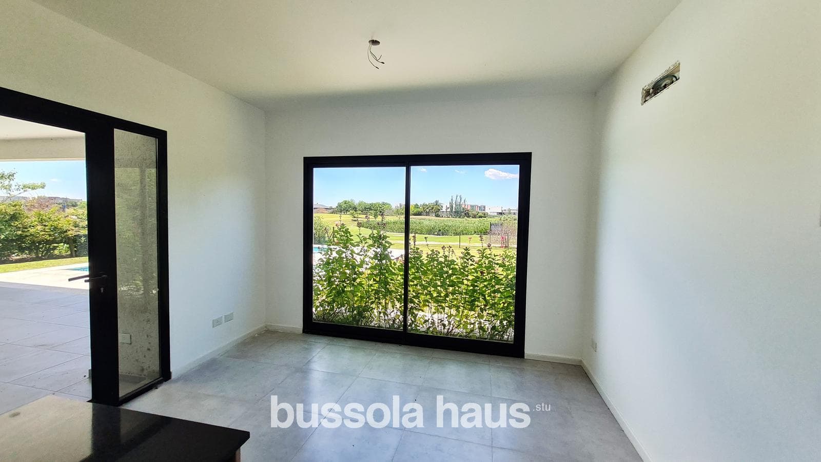 Brand-new house for sale with a view of the golf course in the Cantón neighborhood of Escobar