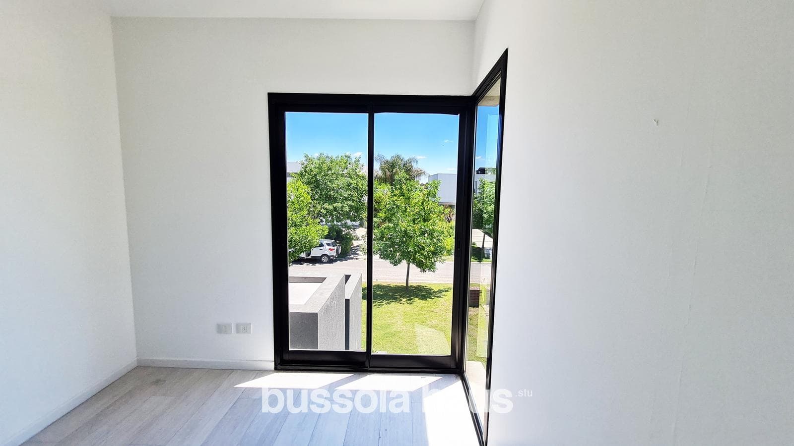 Brand-new house for sale with a view of the golf course in the Cantón neighborhood of Escobar