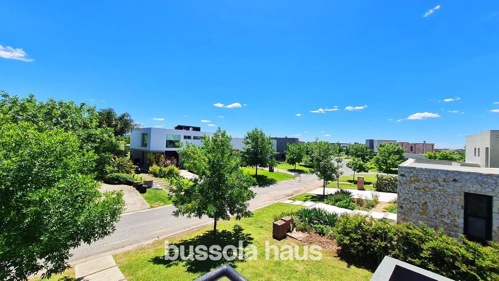 Brand-new house for sale with a view of the golf course in the Cantón neighborhood of Escobar