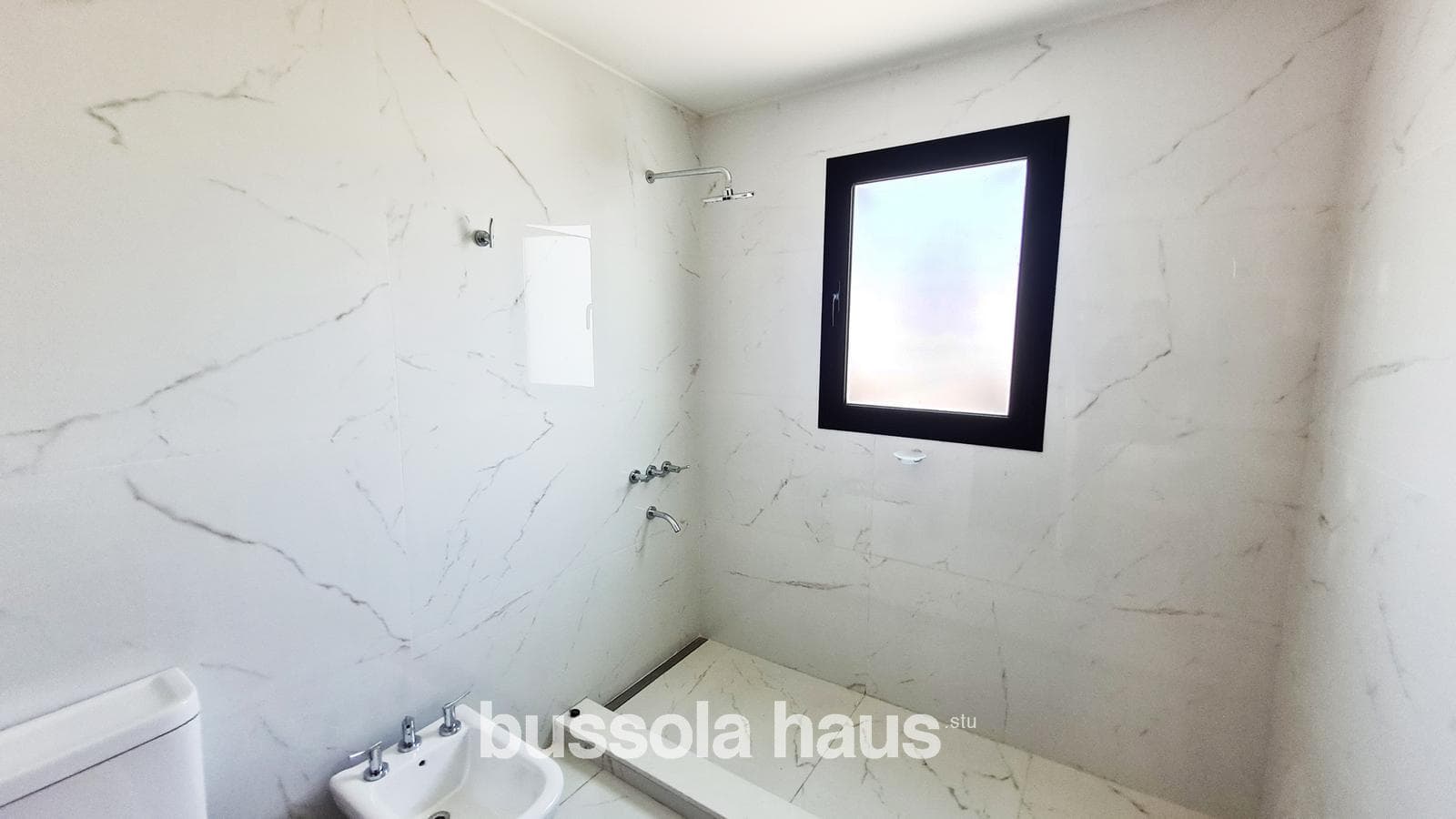 Brand-new house for sale with a view of the golf course in the Cantón neighborhood of Escobar