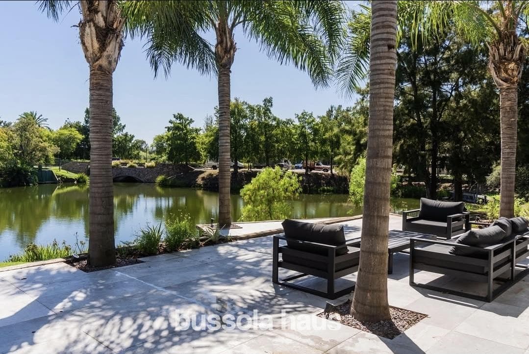 House for Sale by the Lagoon in Castores Nordelta