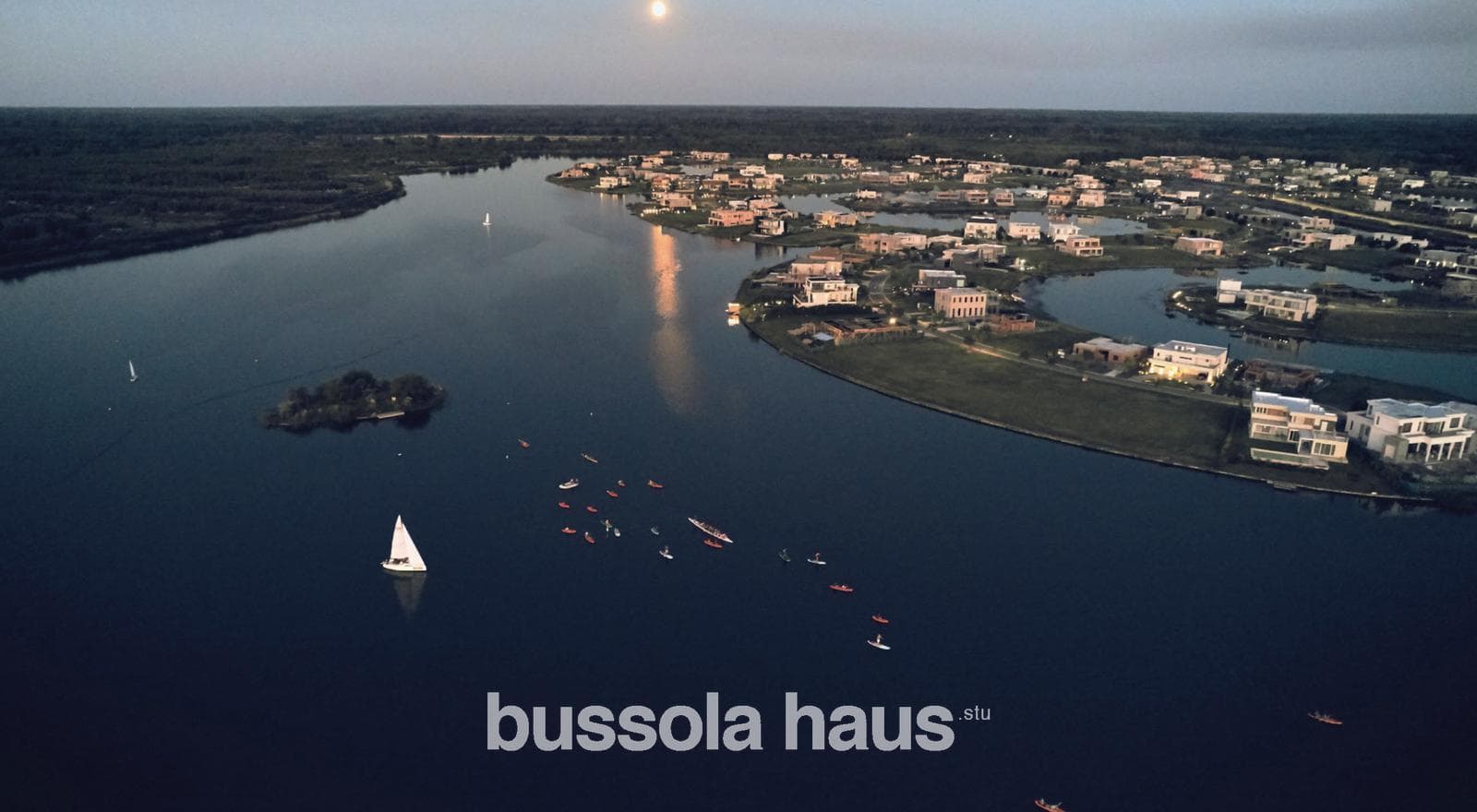 House for sale in the Riberas neighborhood, financing available through Puertos Escobar