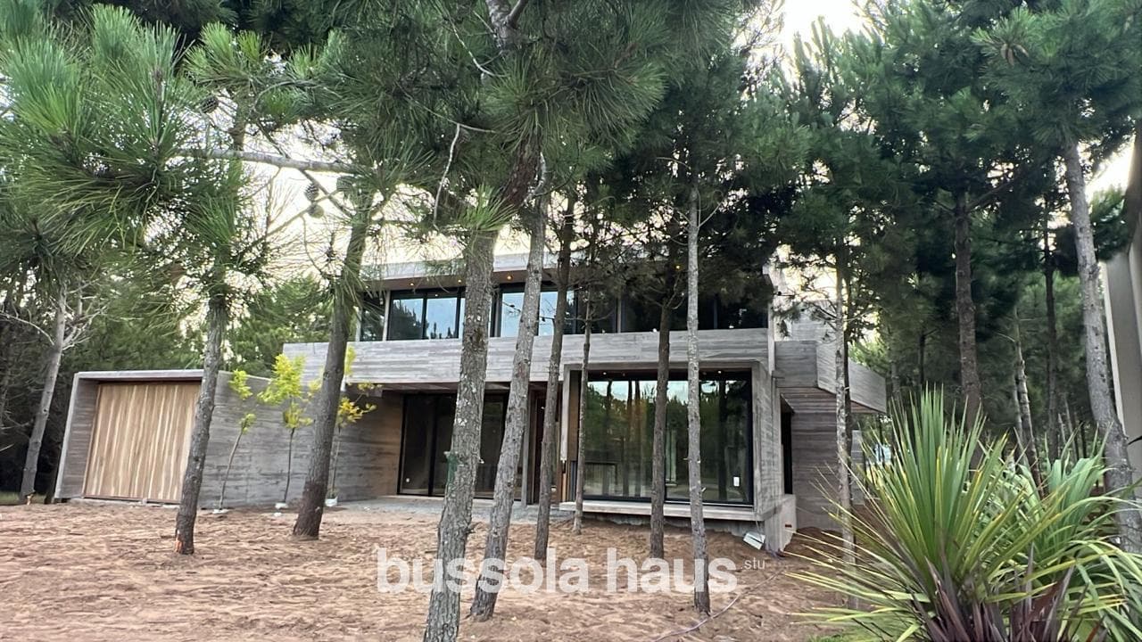 6-Bedroom House for Sale with a Pool in Maritimo IV, Costa Esmeralda