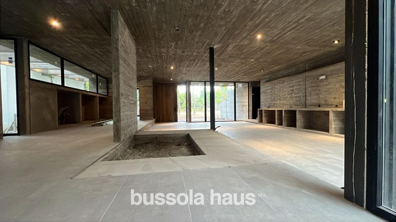 6-Bedroom House for Sale with a Pool in Maritimo IV, Costa Esmeralda