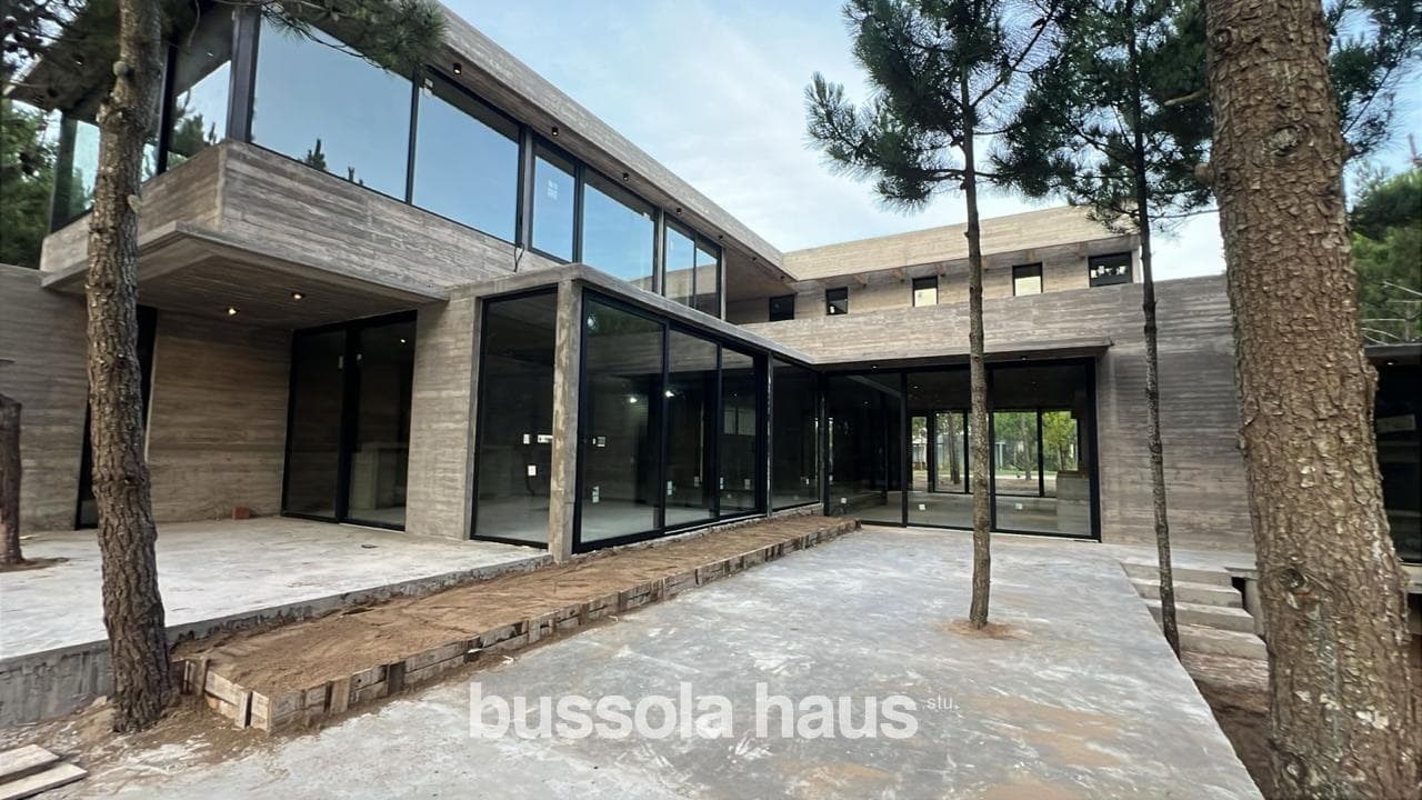 6-Bedroom House for Sale with a Pool in Maritimo IV, Costa Esmeralda