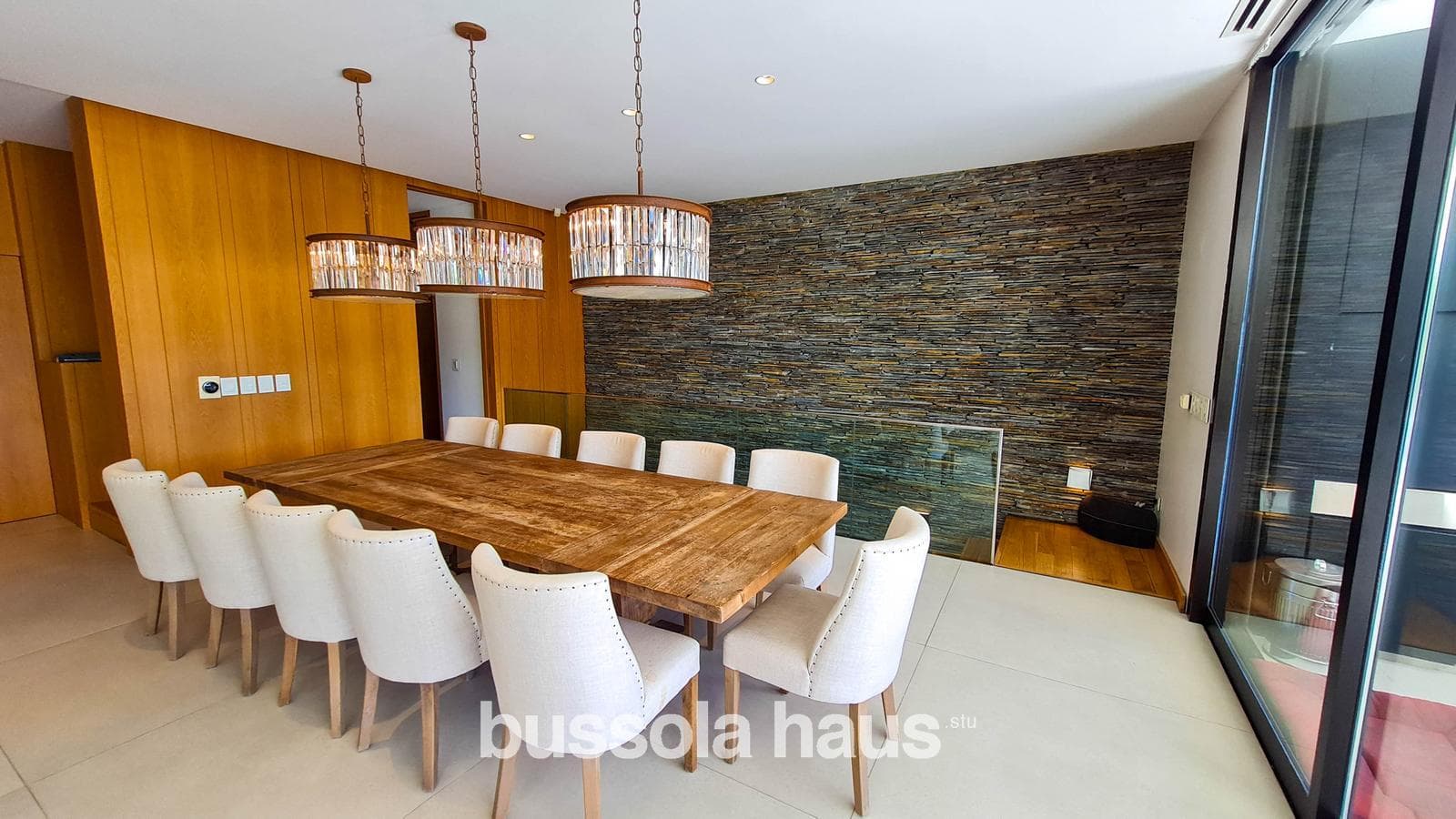 4-Bedroom House by the River in Albanueva