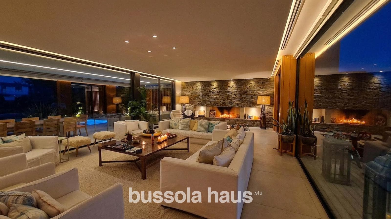 4-Bedroom House by the River in Albanueva