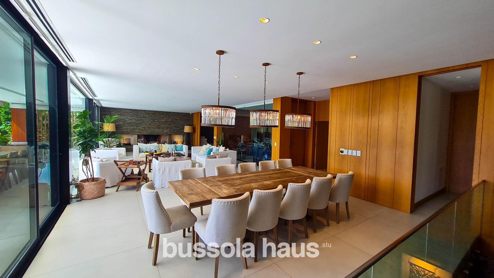 4-Bedroom House by the River in Albanueva