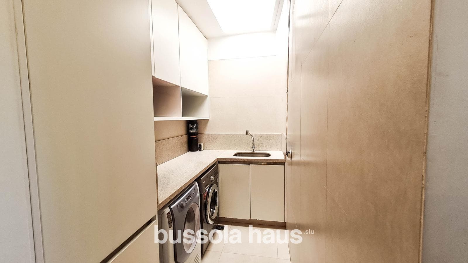 4-Bedroom House by the River in Albanueva