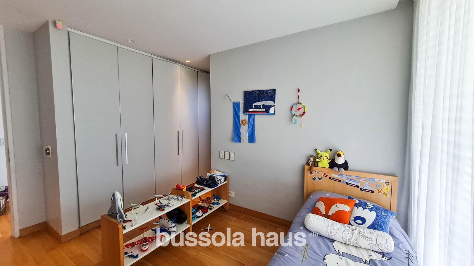 4-Bedroom House by the River in Albanueva