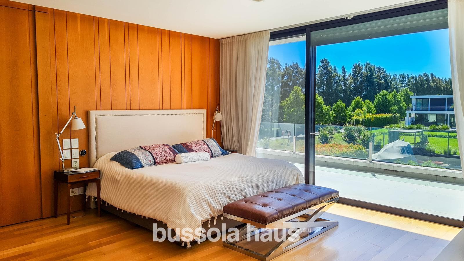 4-Bedroom House by the River in Albanueva