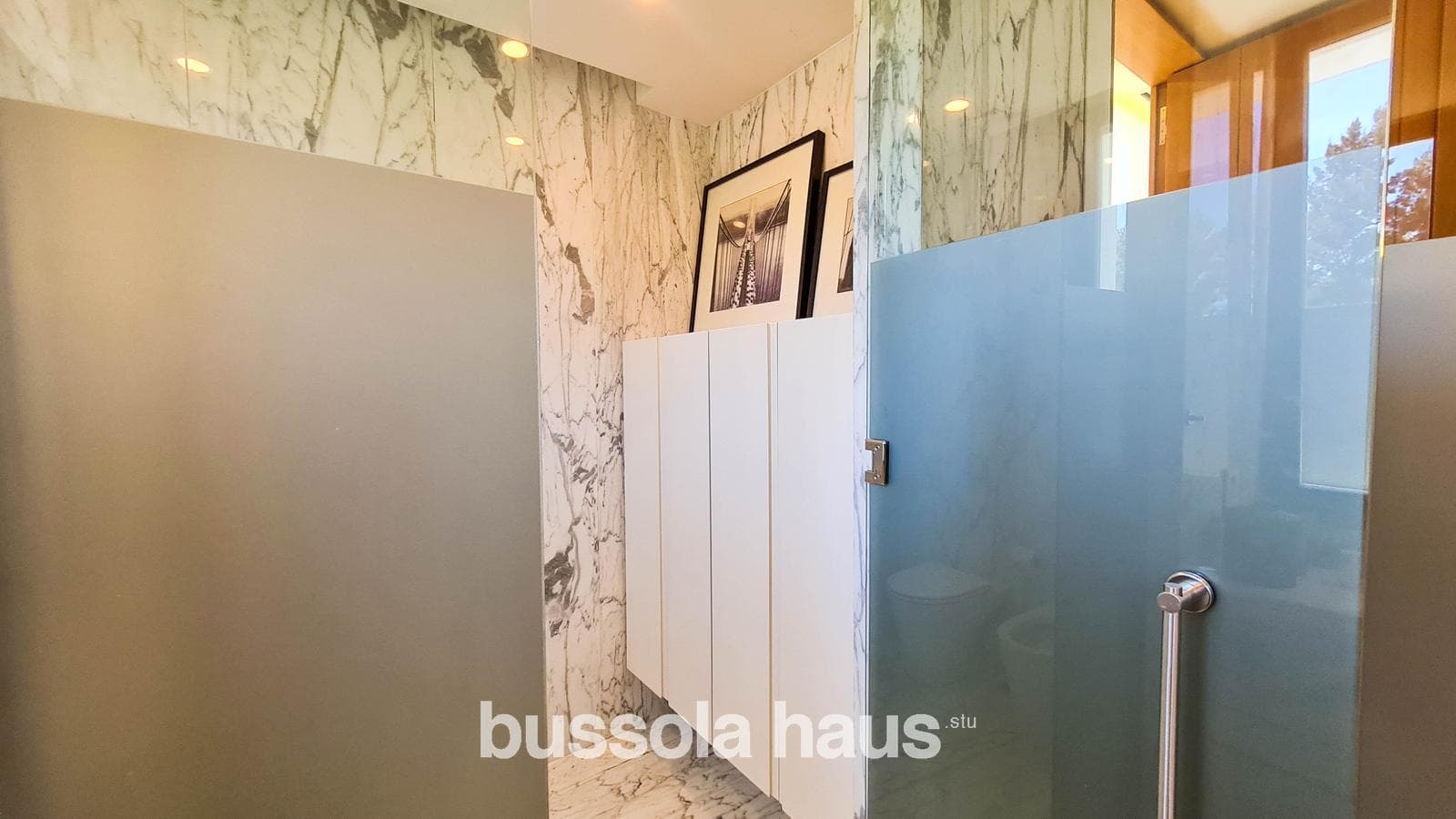 4-Bedroom House by the River in Albanueva