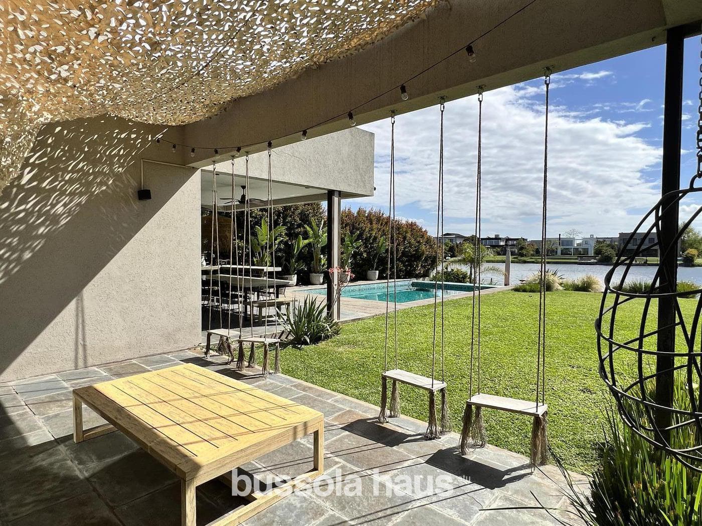 4-Bedroom Lakefront House for Sale in Barbarita