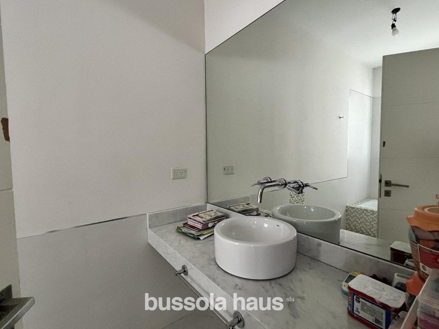 4-Bedroom Lakefront House for Sale in Barbarita