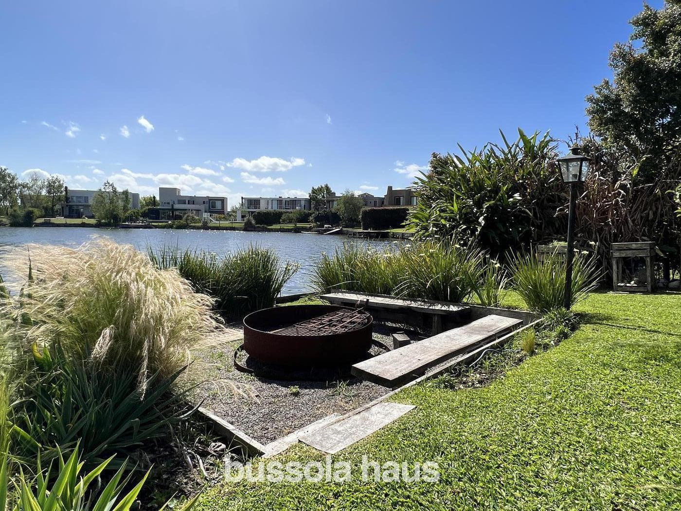 4-Bedroom Lakefront House for Sale in Barbarita