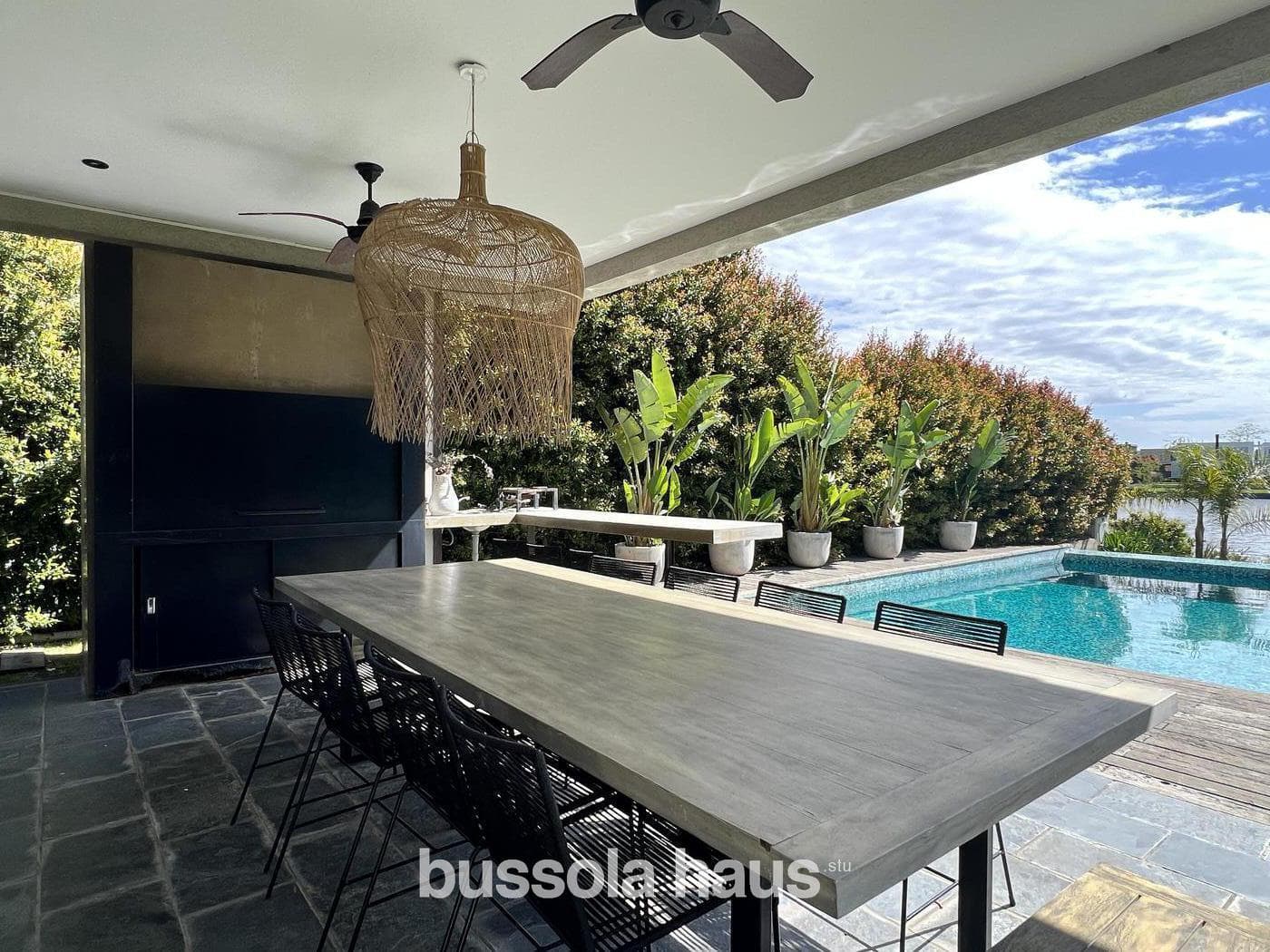 4-Bedroom Lakefront House for Sale in Barbarita