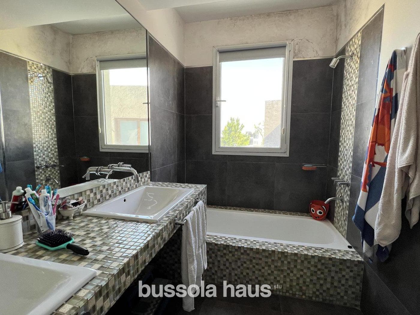 4-Bedroom Lakefront House for Sale in Barbarita
