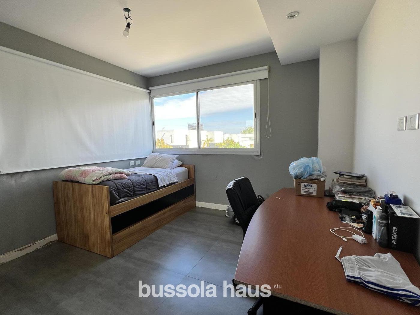 4-Bedroom Lakefront House for Sale in Barbarita