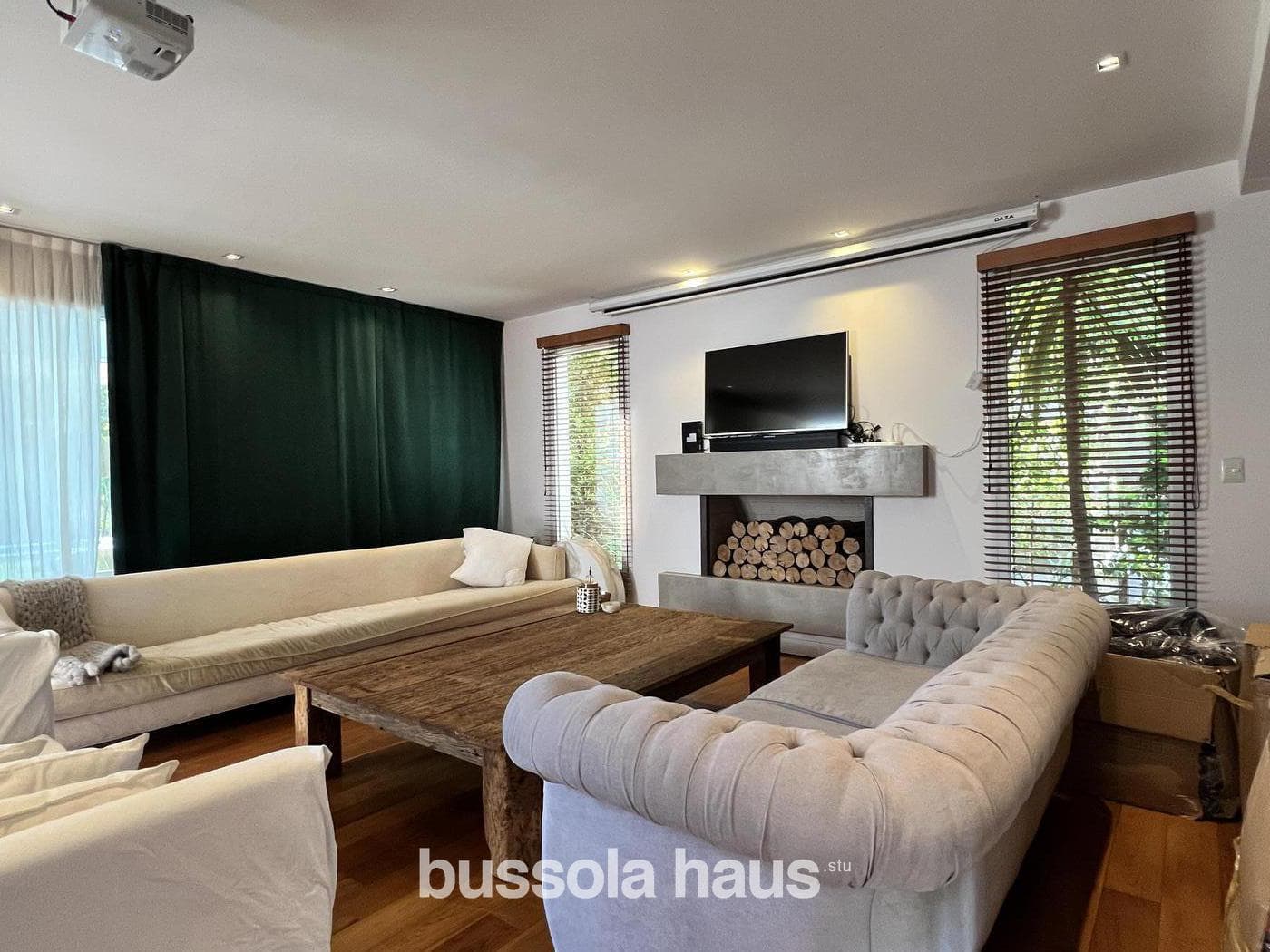 4-Bedroom Lakefront House for Sale in Barbarita
