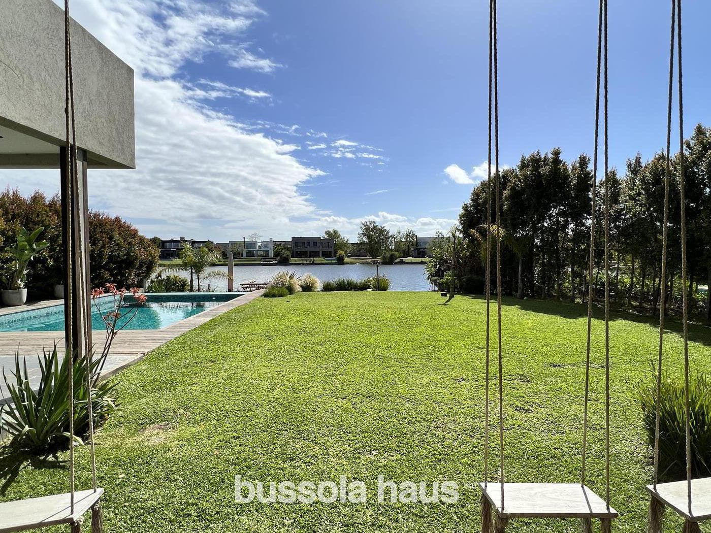 4-Bedroom Lakefront House for Sale in Barbarita