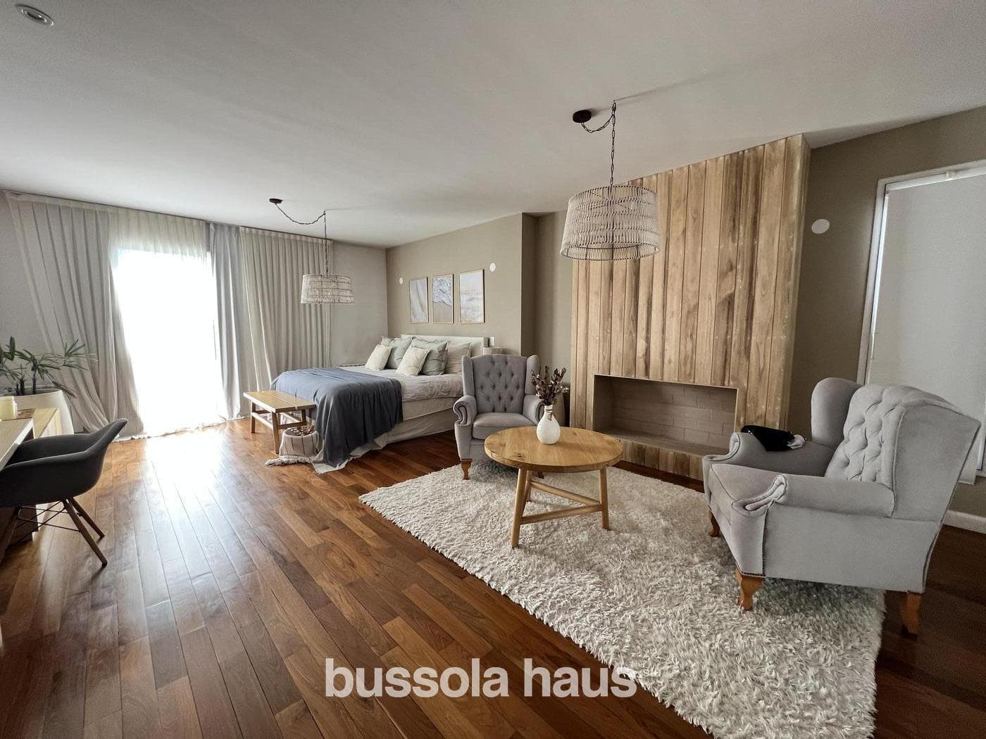 4-Bedroom Lakefront House for Sale in Barbarita