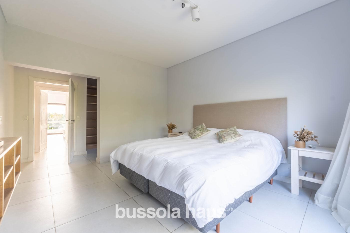 6-Bedroom Lakefront Home for Sale in La Isla