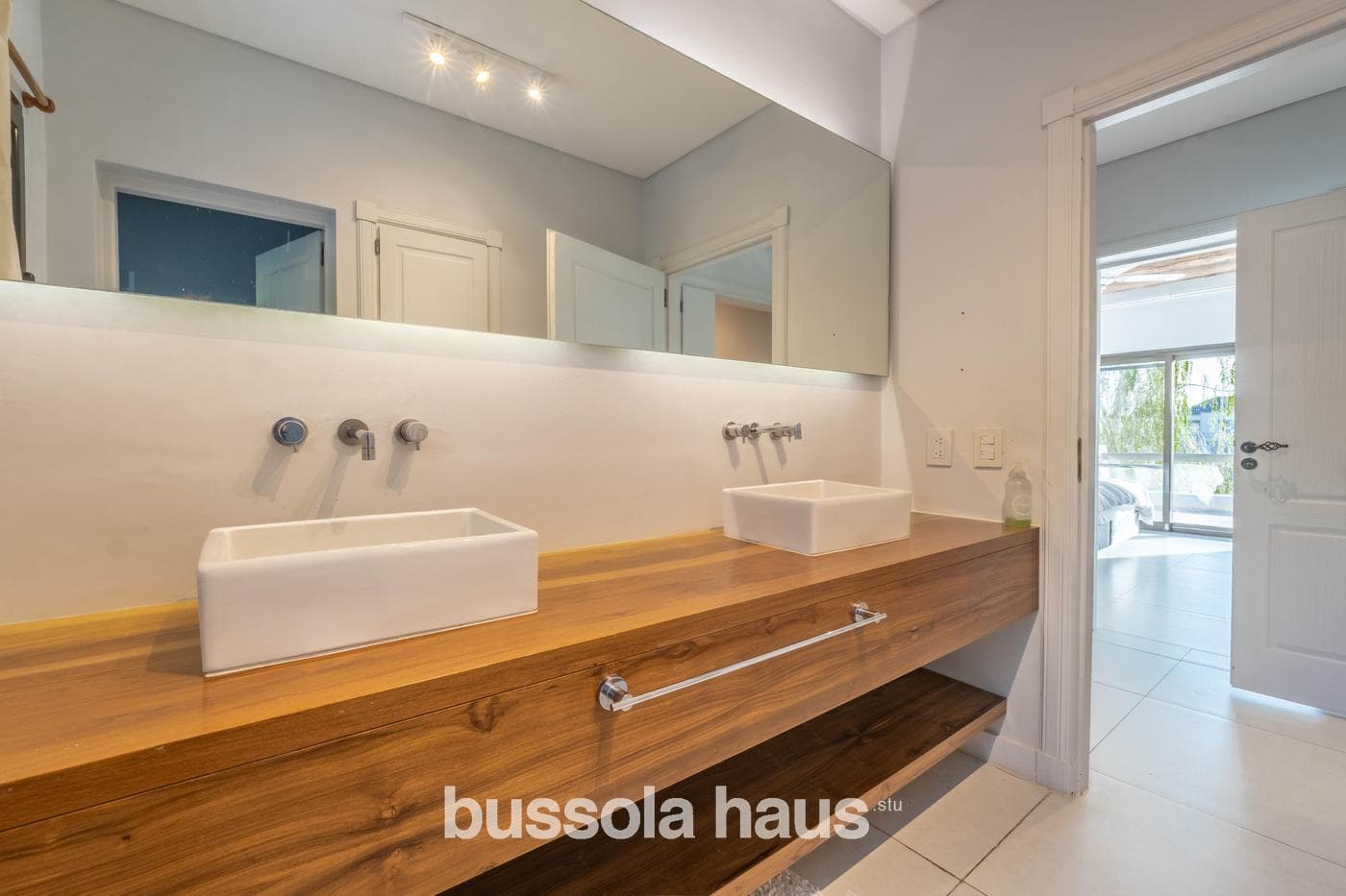 6-Bedroom Lakefront Home for Sale in La Isla