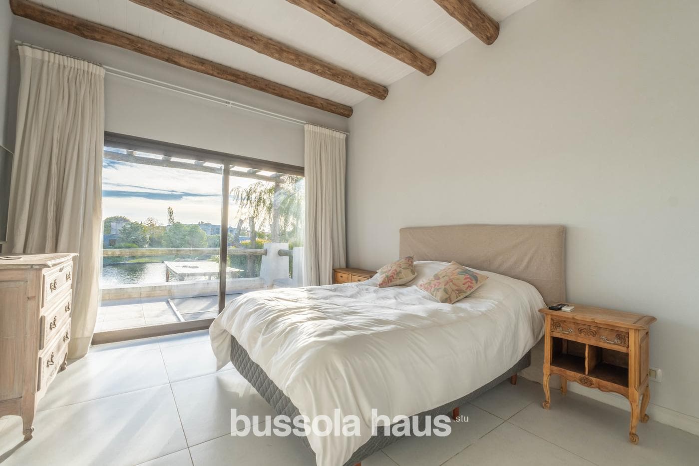 6-Bedroom Lakefront Home for Sale in La Isla