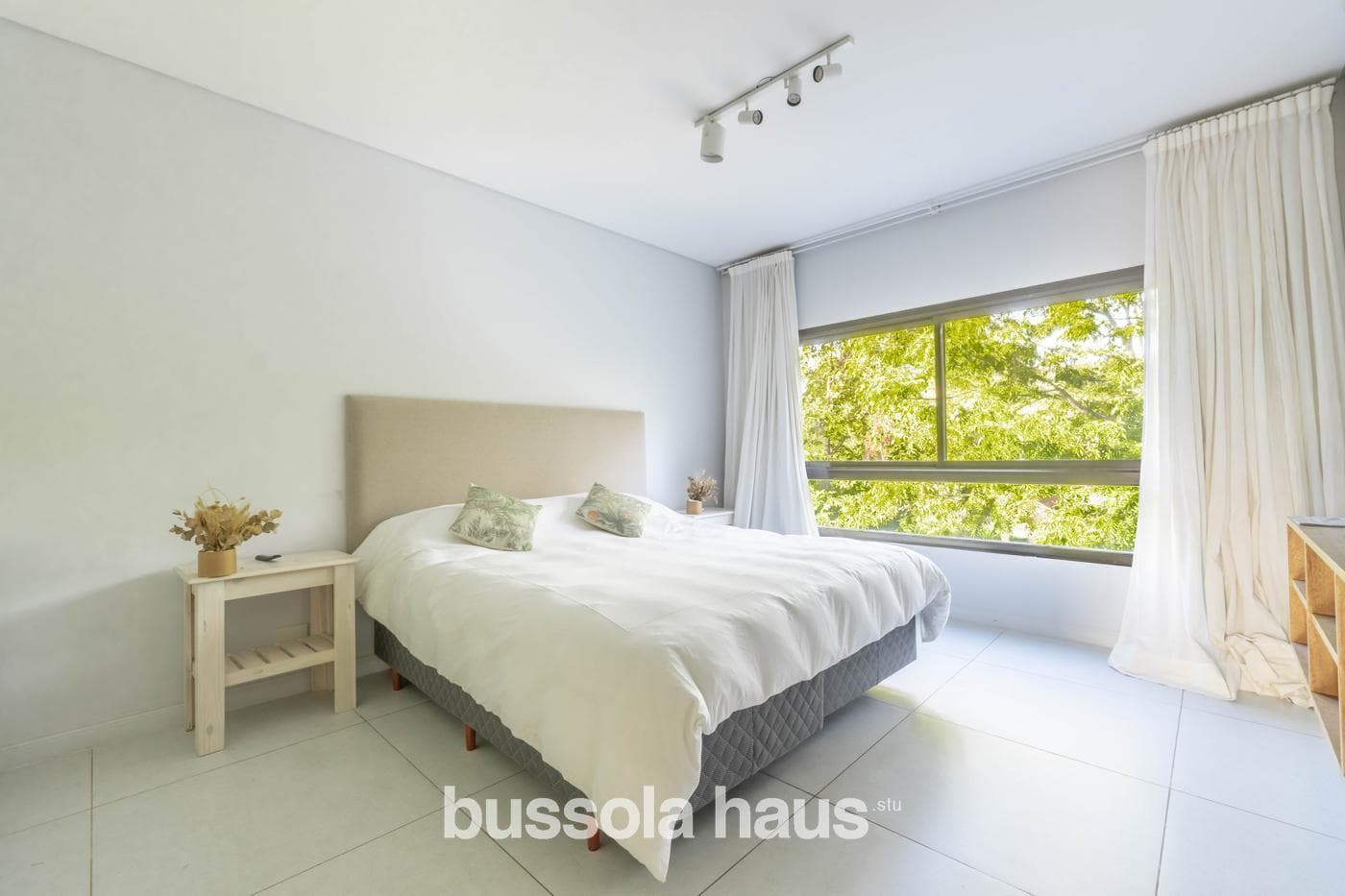 6-Bedroom Lakefront Home for Sale in La Isla
