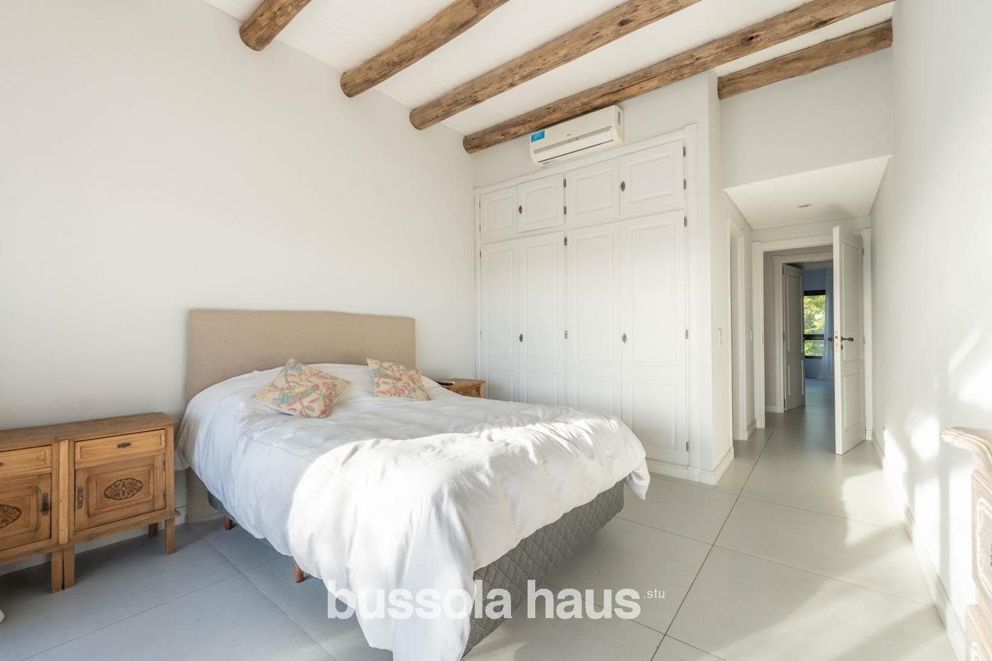 6-Bedroom Lakefront Home for Sale in La Isla