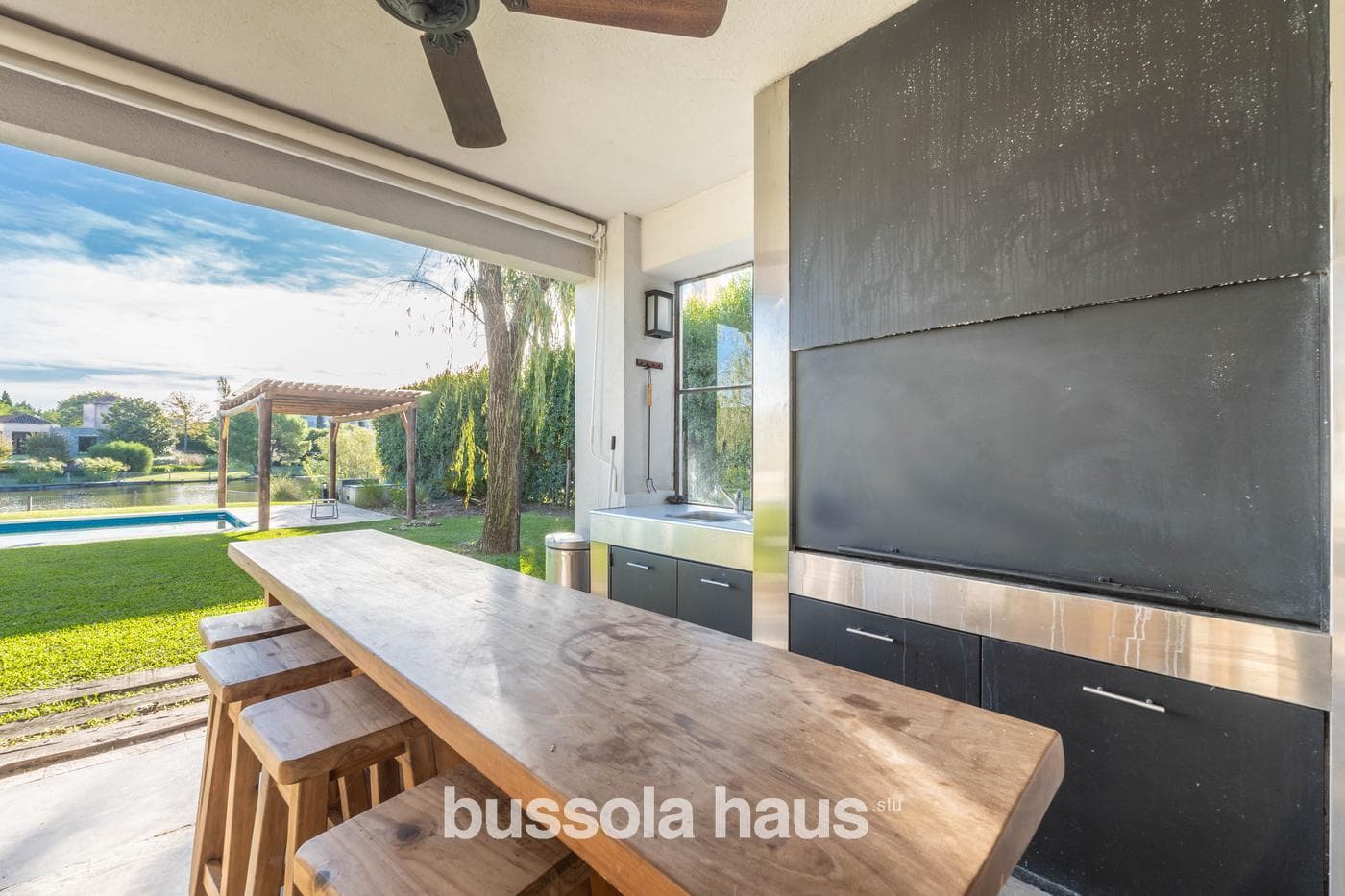 6-Bedroom Lakefront Home for Sale in La Isla