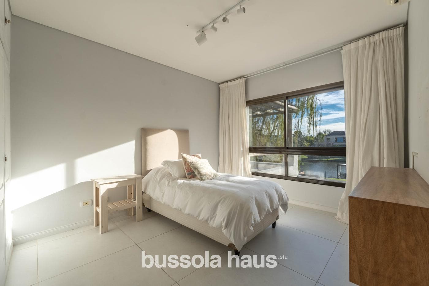 6-Bedroom Lakefront Home for Sale in La Isla