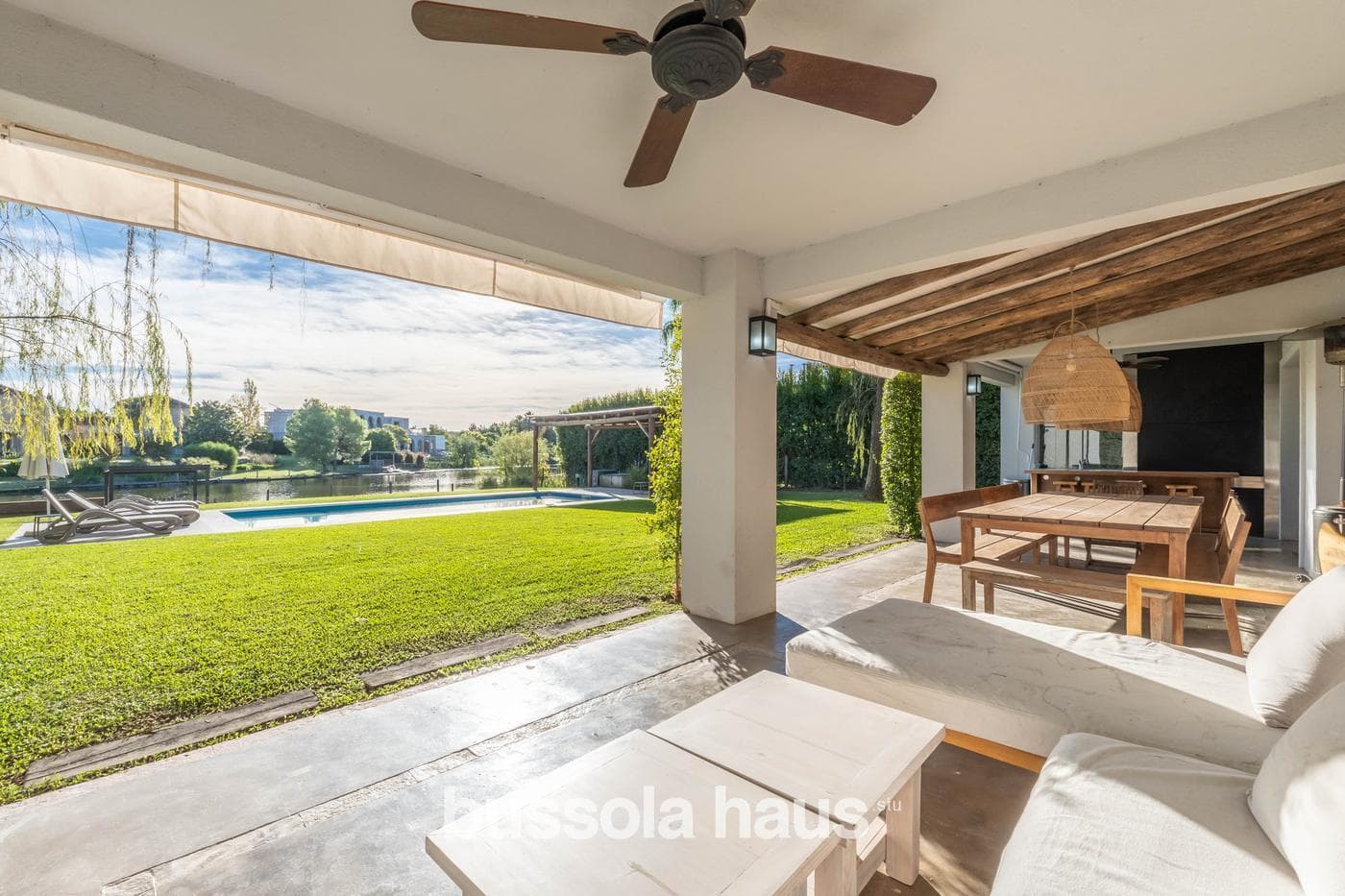 6-Bedroom Lakefront Home for Sale in La Isla