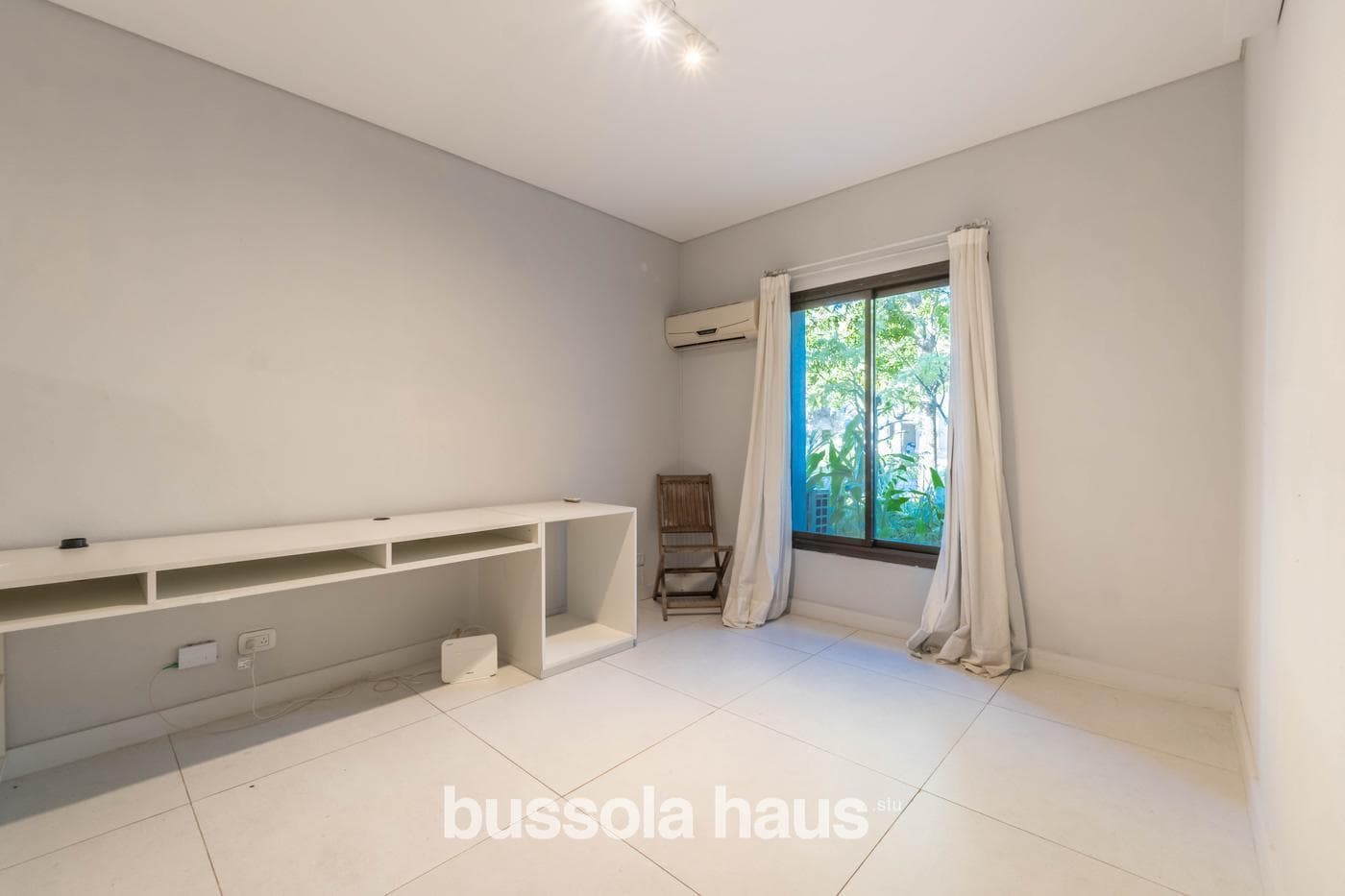 6-Bedroom Lakefront Home for Sale in La Isla