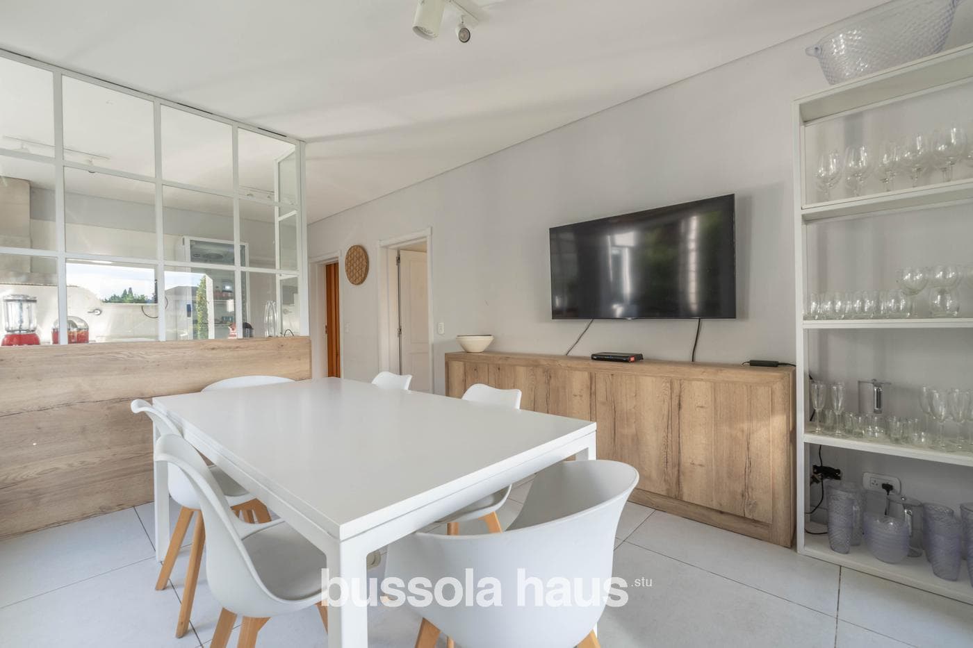6-Bedroom Lakefront Home for Sale in La Isla