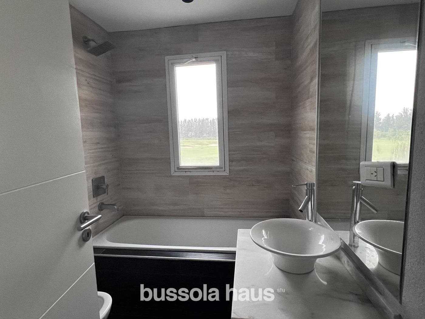 5-Bedroom House for Sale Near the Golf Course in Nordelta