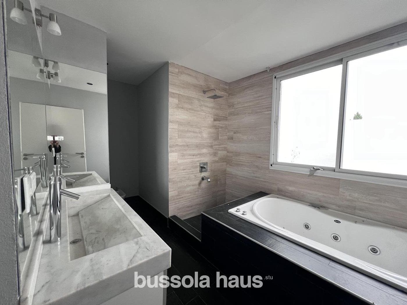 5-Bedroom House for Sale Near the Golf Course in Nordelta