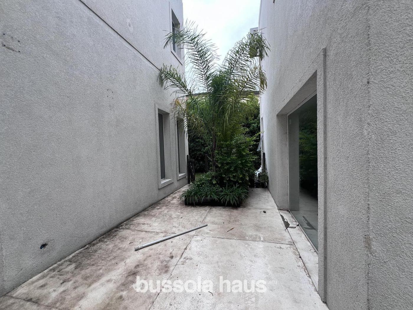 5-Bedroom House for Sale Near the Golf Course in Nordelta