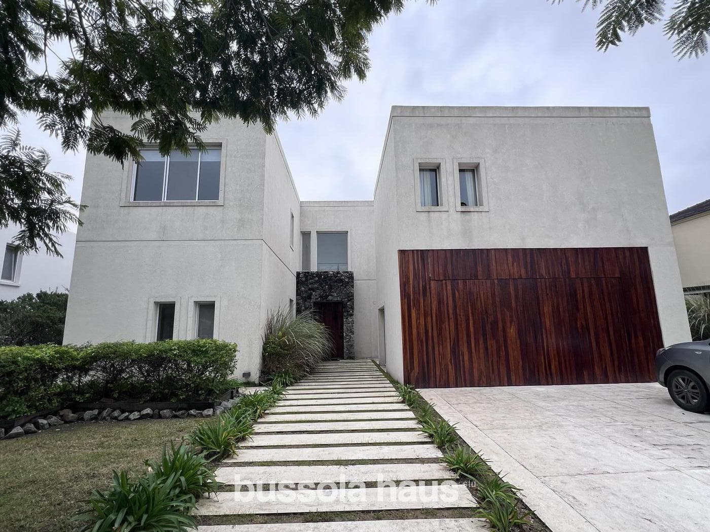 5-Bedroom House for Sale Near the Golf Course in Nordelta