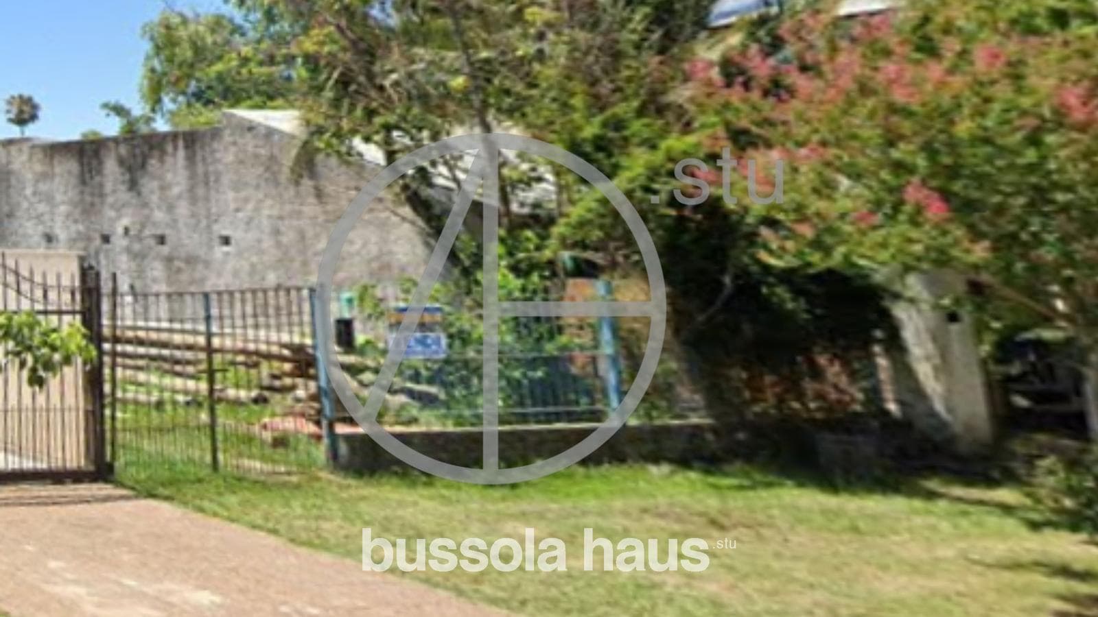 House for Sale in Need of Renovation in Escobar
